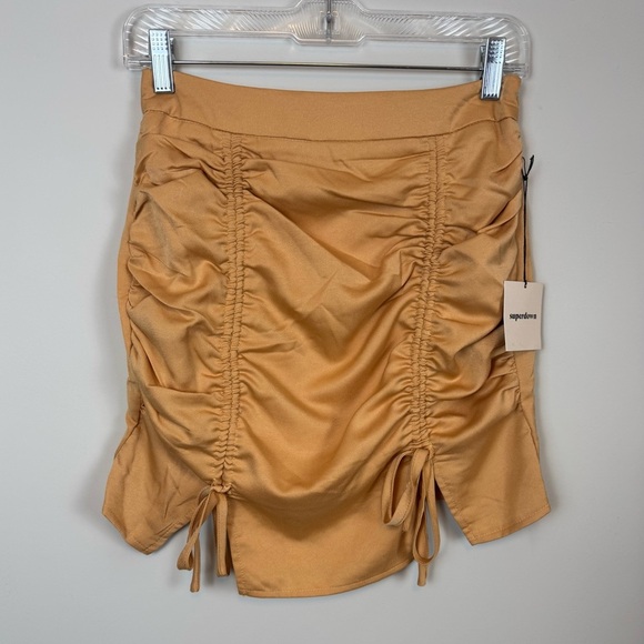 Superdown Xio Ruched Mini Skirt in Orange - Picture 5 of 6